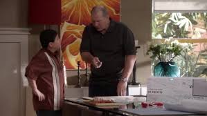 Además, si los hay, podrás ver otros capítulos y también otras muchas series tanto en sub como en español y latino. Recap Of Modern Family Season 3 Recap Guide