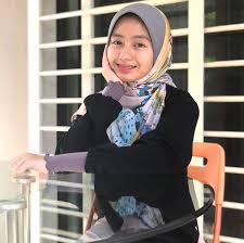 They have a daughter together: Mia Sara Nasuha Di Instagram Salam Semua Nak Tanya Ni Siapa Lagi Comel Mia Ke Handsock Dalila Dari Hananur Hq Ni Dengar Hijab Chic Fashion Mia Sara