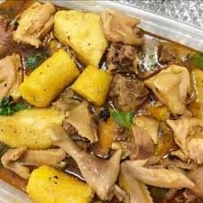 This pepper soup is suitable for all seasons of the year i like to use the latter in my pepper soup. Recipe Of The Week How To Make Chicken Pepper Soup With Plantain Lagosmums