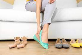 Yes if incorporate the colors into the outfit with your shoes or watch if you cant find an olive colour dress to match the shoes then go for black or more neutrel shades like brown. Mint Green Trend How To Wear Mint Green Fashionisers C