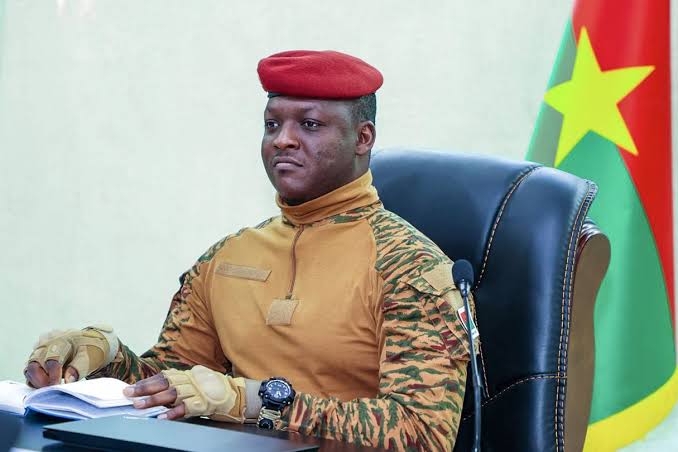 Au Burkina Faso, Ibrahim Traoré poursuit sa marche vers l'AES