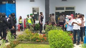 Agak sulit menjerat bupati klaten sri mulyani. Waduh Pabrik Pakaian Dalam Di Klaten Digeruduk Ratusan Karyawan Suara Surakarta