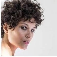Frisuren Fur Locken 2019 Frisuren Fur Frauen 2018 Kurze Haare Locken Rundes Gesicht Kurzhaarfrisuren Locken Machen