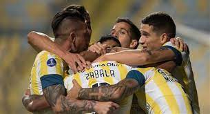 Ahora, tras conseguir el título, dos de sus integrantes cantaron con guitarra y piano el himno de la institución que ya se hace un nombre en el extranjero. Rosario Central Goleo A Huachipato Y Mira De Cerca Los Octavos De Final De La Copa Sudamericana