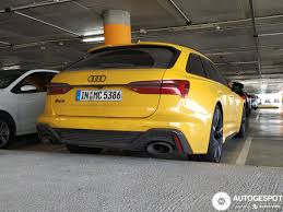 The rs 6 avant rs tribute edition pays homage to the rs 2 with its silver wheels, black roof rails, nogaro blue exterior paint, body color mirrors, red brake calipers, rs sport exhaust, black optic package, and a variety of audi exclusive interior finishes. Audi Rs6 Avant C8 2 April 2021 Autogespot