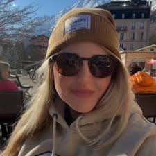 Natasha Redmond (@blodiegriff)