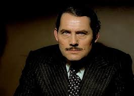 Robert Shaw as the crime boss Doyle Lonnegan in The Sting (1973).  Lonnegan's pronounced limp in the film wasn't just a character choice for  Robert Shaw. He injured the ligaments in his