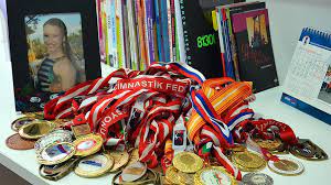 Ayşe begüm onbaşı (@aysebegumonbasi) on tiktok | 152.9k likes. Altin Kiz Ayse Begum Onbasi Nin Basari Dolu Oykusu Onedio Com