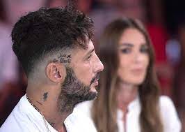 Se ho i capelli mossi e me li faccio crescere tagliandoli solamente ai lati dite che riesco a farli diventare cosi??! Fabrizio Corona A Verissimo Dichiara Non Ho Mai Amato Silvia Provvedi