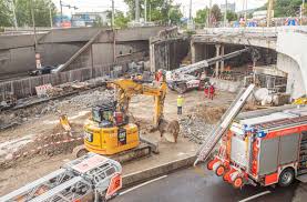 „ich stehe unter dem dach und werde ganz schön nass, sagte der intendant viktor schoner. Arbeitsunfall In Stuttgart Baustelle Am Leuzetunnel Nach Todlichem Unfall Gesperrt Stuttgart Stuttgarter Zeitung