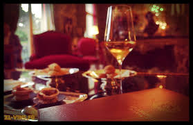 Situated facing the paris exhibition and trade centre, le méridien etoile is 1.2 km from the arc de triomphe. Restaurant Le Clarence 2 Etoiles Michelin Paris 8 Eme Xl Vins Fr