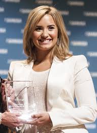 Demi Lovato Has Gone Blond What Do You Think Of Her New Hair Color Demi Lovato Blonde Hair Olive Skin Blonde Hair Demi Lovato Hair Color