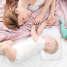 Ich würde gerne wissen ab welchem alter sie ein kissen und eine decke im kinderbett für unbedenklich finden. Ab Wann Eignen Sich Kopfkissen Fur Babys