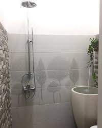 Maka, buatlah desain kamar mandi yang unik, berbeda tapi disesuaikan dengan selera kamu. Desain Kamar Mandi Minimalis Kloset Jongkok Shower