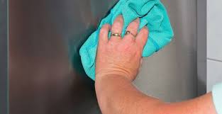 أفضل حيلة لتلميع دواليب المطبخ الالمنيوم المطفية بسرعة وسهولة مع البيت