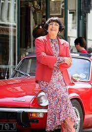 Bbc Antiques Road Trip At Norwich Fleamarket Saturday 18 October 2014 Antiques Road Trip Antiques Bargain Hunt Presenters