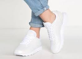 Como Limpiar Las Zapatillas Blancas Como Limpiar Zapatos Zapatillas Blancas Limpieza De Zapatos