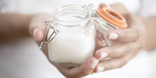 Aloe vera, dikenli, etli yapraklarıyla, sadece güzel bir ev bitkisinden çok daha fazlasıdır. Evde Dogal El Kremi Nasil Yapilir