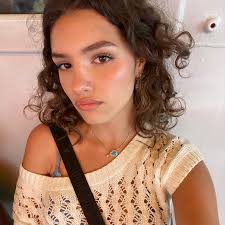 MODEL looking to help with people trying to grow and needing experience!