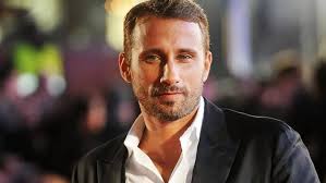 Elixserr cos play resembles comic book character