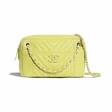 Chanel Spring Summer 2019 Act 1 Bag Collection Features Whites And Multicolor Bags Spotted Fashion In 2020 Bags Women Handbags Chanel Spring
