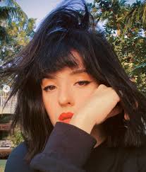 Yendo un poco más, es la popular ivy league, un corte de pelo corto lo suficiente como para agregar una parte. Evaluna Montaner Casi Infarta A Camilo Con Su Nuevo Look Quiero Musica En Mi Idioma
