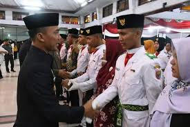 Struktur organisasi sekolah dan tugasnya. Bupati Batang Kukuhkan Anggota Paskibraka Kabupaten Batang Tahun 2018 Pemerintah Provinsi Jawa Tengah