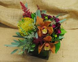 33 extravagant floral arrangements for your dining table. Dinner Party Blooming Thoughts