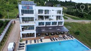 Cabana turistica de 3 margarete cu vedere spre munte si spre cazanele dunarii. Cazare La Pensiunea Ancora Din EÈ™elniÈ›a Descoperimromania Ro