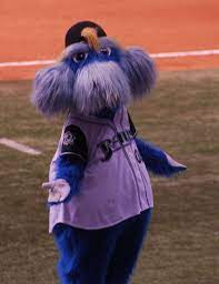 Stinger is a cow nosed stingray. Raymond Tampa Bay Rays Sportsmascots Wikia Fandom