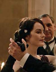Mary Dancing With Matthew At The Servants Ball Season Ii While Carson Looks On Downton Abbey Lady Mary Dance Hall