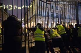 Gilets Jaunes Calme Precaire A Paris Macron Condamne Des Scenes De Chaos L Actualite De La Guyane En Photos Sur Franceguyane Fr