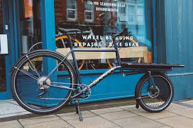 Omnium mini max wifi frameset in blurple aufgebaut als stadtrad. Which Omnium Cargo Bike Is Right For Me Helping You Understand The Omnium Cargo Range Velo Domestique