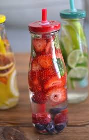The Glace Limonade Citronnade Yaourt A Boire Eau Petillante Aromatisee Et Autres Cocktails Ont La Cote Recettes De Boissons Eau Infusee Aux Fruits Boisson