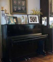 Decorating Spinnet Piano Top Decorating Around An Upright Piano Pictures Of Pianos In Rooms Piano Decor Upright Piano Piano