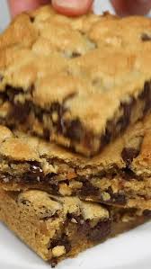 Chocolate Chip Peanut Butter Blondies Plated Desserts Photography Chocolate Decorations Plated Dess In 2020 Erdnussbutter Chocolate Chip Cookies Erdnussbutter Rezepte Dessert Rezepte