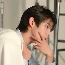 Steven's Secret Glances During 'Forever Now' Performance