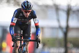 Behind, the chasing group was packed full of strong names and former winners: Sven Nys Geeft Advies Aan Zijn Topfavoriet Wout Van Aert En Het Belang Van Limburg Mobile