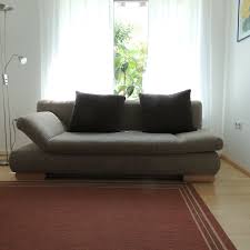 Da der bettkasten oft geschickt versteckt ist, sehen die modelle auf den ersten blick wie herkömmliche sofas aus. Schlafsofa Zweisitzer Sofa Couch Dunkelbraun Mit Bettkasten Und Kissen B 195 Cm