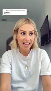 Clara Holt's Instagram, Twitter & Facebook