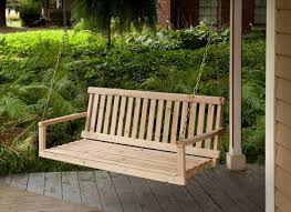 Découvrez la version banc coffre de jardin pour stocker vos équipements. Banc De Jardin En Bois 15 Idees Design Tendance Et Classiques Bancs De Jardin En Bois Balancelle En Bois Jardins En Bois
