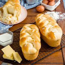 Bánh mì hoa cúc có nguồn gốc từ nước ngoài, dĩ nhiên là sẽ có chất bảo quản, bánh sẽ phải cực kỳ. Banh Mi Hoa Cuc Homemade Home Hanoi Vietnam Menu Prices Restaurant Reviews Facebook