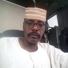 مسيرته بدأت سنة 1989 و إنتهت سنة 2008 ، لعب لأندية : أرسنال ، فولهام ،  بريستول سيتي ، نيوكاسل ، مانشستر يونايتد ، بلاكبيرن ، مانشستر سيتي ،  بورتسموث ، بيرمينغهام ،