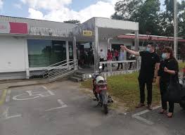 Pos malaysia complaints and reviews. Dr Yii Hopeful No More Long Queues To Pay Bills Dayakdaily