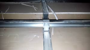 Metal stud standar memiliki lebar 7.2cm tinggi 3.5cm dan panjang 3m. Rangka Plafon Youtube