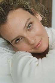 Lauren Hardy's Instagram, Twitter & Facebook