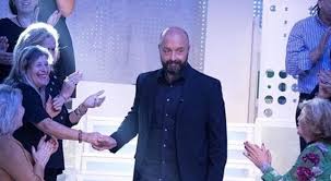 He is behind some of the best italian restaurants in new york, las vegas, los angeles, singapore, and hong kong, has an impressive. Joe Bastianich New Look In Tv Mia Moglie Mi Ha Sbattuto Fuori Di Casa