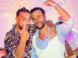 ملقب شدن او به جواد را به دلیل کثرت بخشش و احسان او دانسته‌اند. Ø±ØºÙ… Ø§Ù…ØªÙ†Ø§Ø¹Ù‡ Ø¹Ù† Ù†Ø´Ø± ØµÙˆØ± Ù„Ù‡Ø§ Ù…Ù†Ø° Ø²ÙˆØ§Ø¬Ù‡ Ù…Ø­Ù…Ø¯ Ø¥Ù…Ø§Ù… ÙŠØ´Ø¹Ù„ Ø§Ù†Ø³ØªÙ‚Ø±Ø§Ù… Ø¨ØµÙˆØ±ØªÙ‡ Ø§Ù„Ø±ÙˆÙ…Ø§Ù†Ø³ÙŠØ© Ù…Ø¹ Ø²ÙˆØ¬ØªÙ‡ ÙˆÙƒÙ„Ù…Ø§ØªÙ‡ Ø¹Ù†Ù‡Ø§ ÙˆØªØµØ±Ù ØºØ±ÙŠØ¨ Ù…Ø¹ Ù…ØªØ§Ø¨Ø¹ÙŠÙ‡