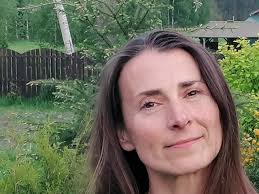 Jutro, gdy umrzesz, nikt tego nie zauważy, oprócz tych, którzy Cię kochają.  Dla nich jutro umrze cały świat. ~ Maciej Wiszniewski