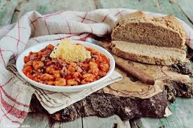 Dici fagioli con le salsicce e pensi alle padelle sul fuoco dei film western con scene di divertenti abbuffate come quella di terence hill in lo chiamavano trinità, o alle scampagnate nella maremma toscana. Gnocchetti Di Pane Nero Con Salsiccia E Fagioli 2 Amiche In Cucina